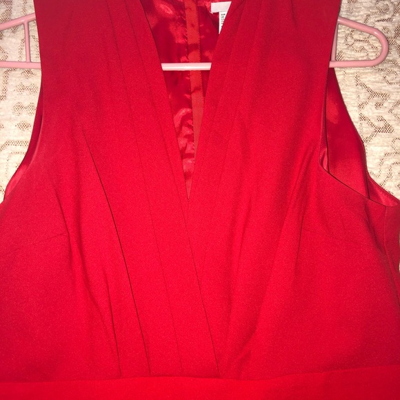 Red Dress 💃🏻 - Picture 2 of 4